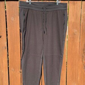 Athleta Highlands Hybrid Trek Mid Rise Jogger 20 Black